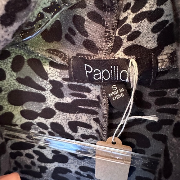 Papillo woman’s size small gray open cardigan style top - leopard interior - Picture 4 of 5